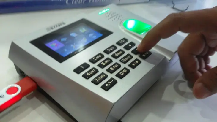 cara mengambil data absen dari fingerprint solution dengan flashdisk